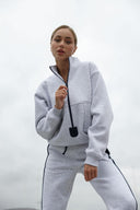 Костюм з акцентною блискавкою