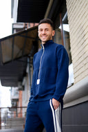 Костюм з акцентною блискавкою